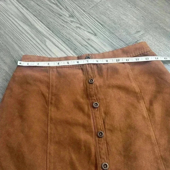 HOLLISTER | Brown faux suede button up mini skirt - Picture 6 of 10